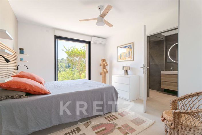 Image No.10-7 Bed House for sale