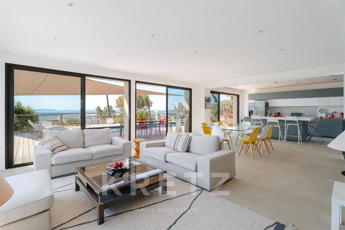 Image No.8-7 Bed House for sale