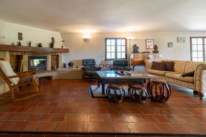 Image No.20-6 Bed House for sale