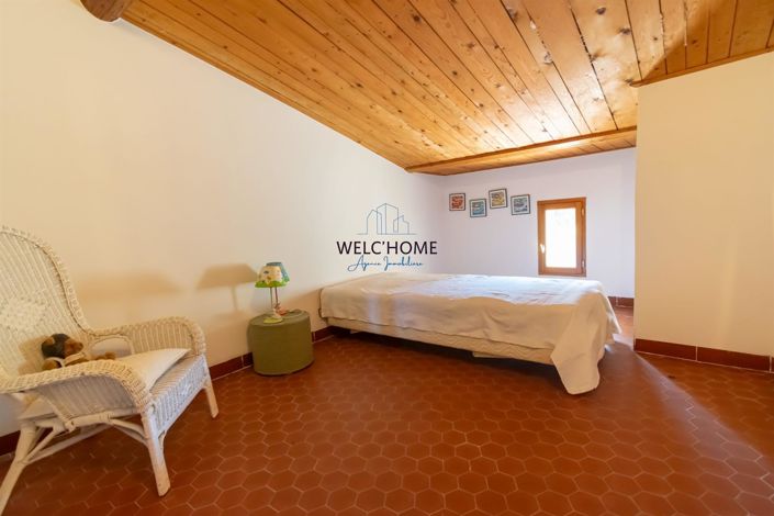 Image No.21-6 Bed House for sale