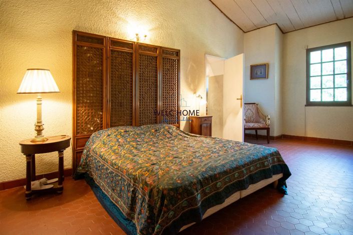 Image No.24-6 Bed House for sale