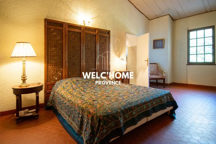 Image No.24-6 Bed House for sale