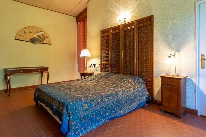 Image No.25-6 Bed House for sale