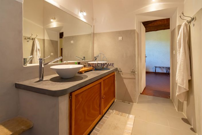 Image No.27-6 Bed House for sale