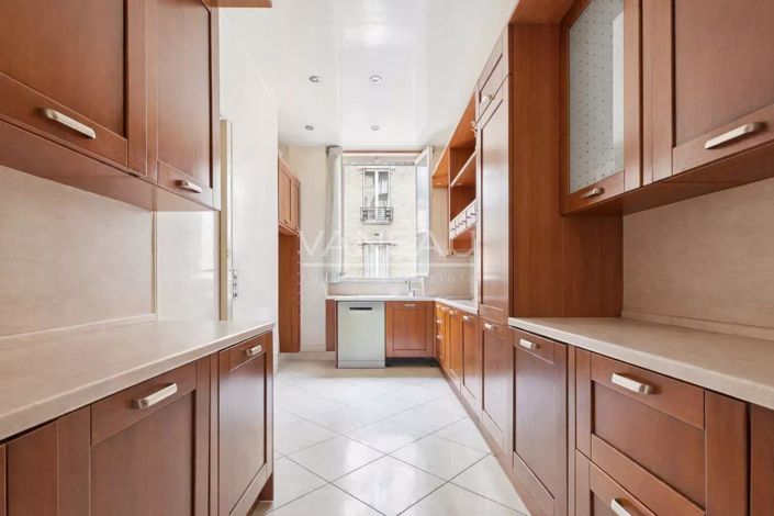 Image No.8-3 Bed Apartment for sale