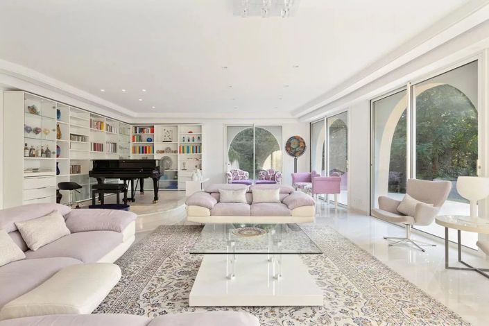 Image No.4-8 Bed House for sale