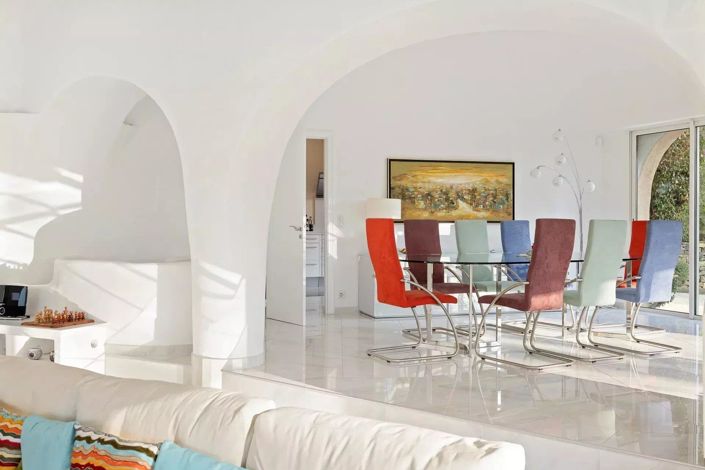 Image No.5-8 Bed House for sale