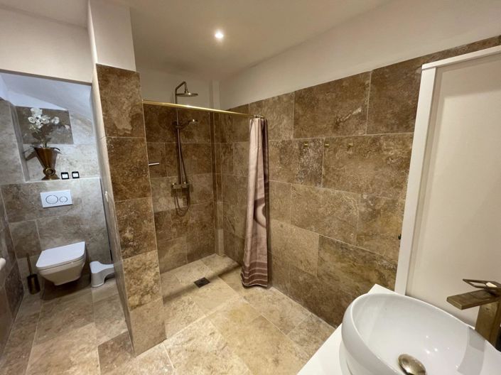 Image No.18-4 Bed House for sale