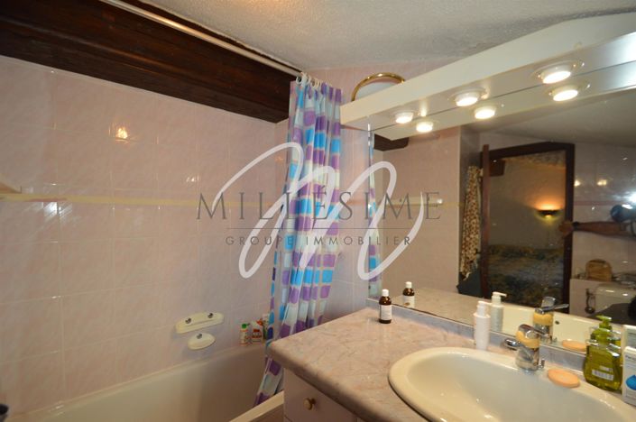 Image No.8-1 Bed House for sale