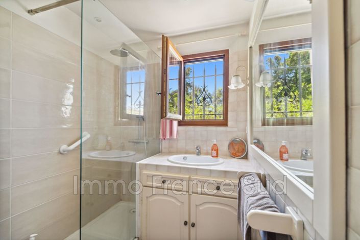 Image No.17-4 Bed House for sale