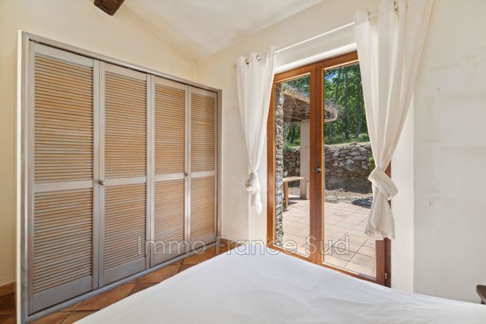 Image No.18-4 Bed House for sale