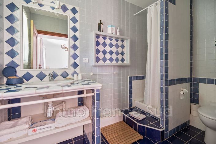 Image No.18-10 Bed House for sale