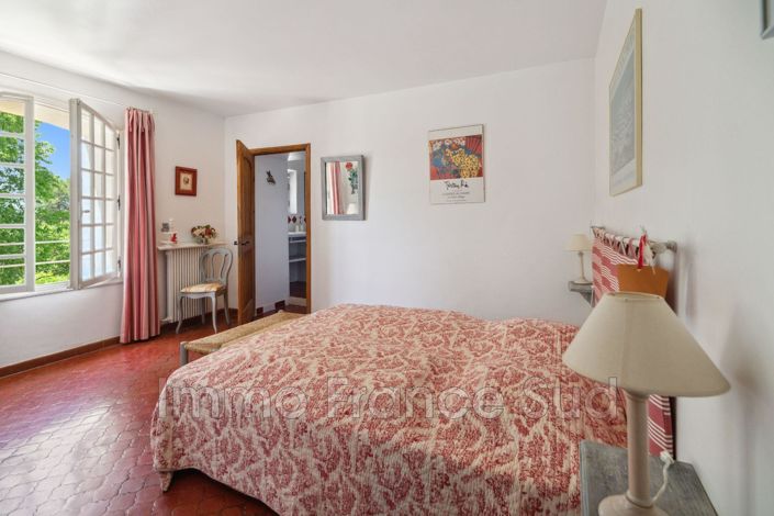 Image No.19-10 Bed House for sale