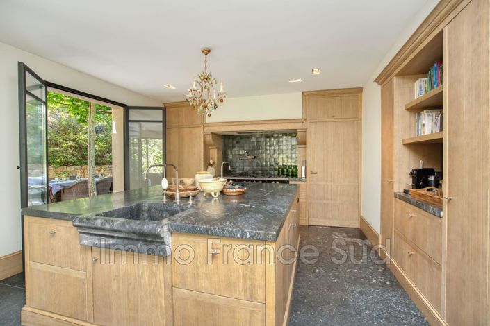 Image No.17-10 Bed House for sale