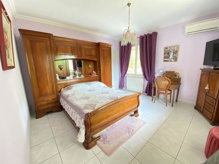 Image No.6-3 Bed House for sale