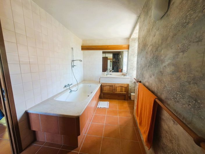 Image No.17-2 Bed House for sale