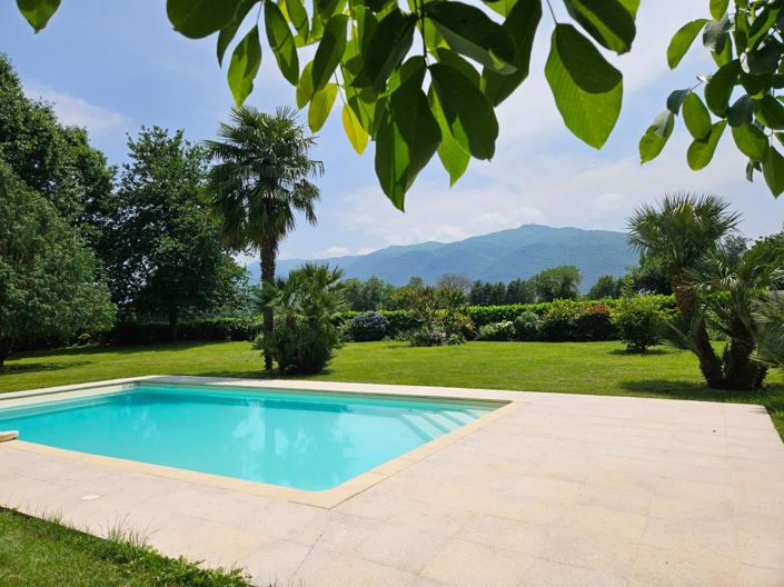 Image No.1-6 Bed House for sale