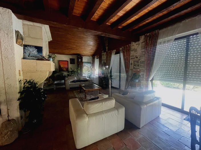 Image No.7-6 Bed House for sale