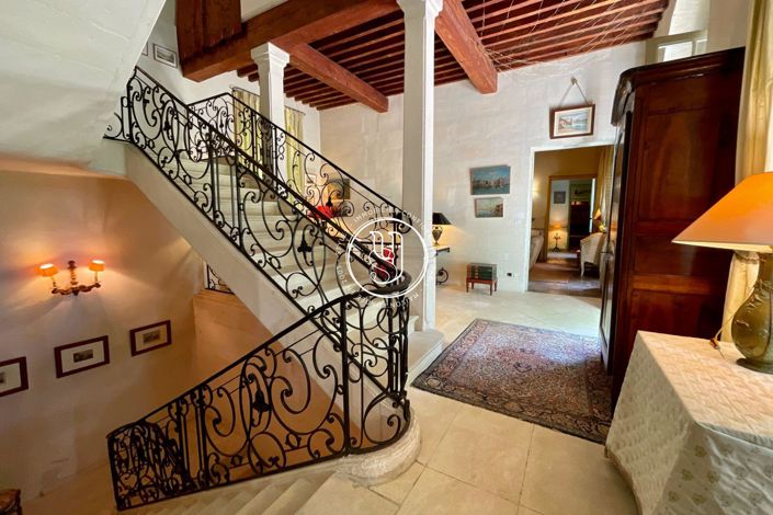 Image No.5-10 Bed House for sale