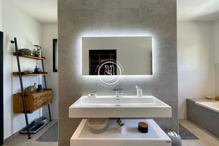 Image No.20-4 Bed House for sale