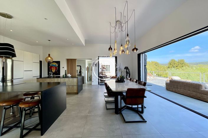 Image No.3-4 Bed House for sale