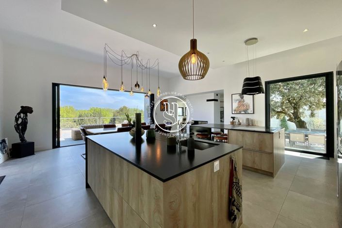 Image No.8-4 Bed House for sale