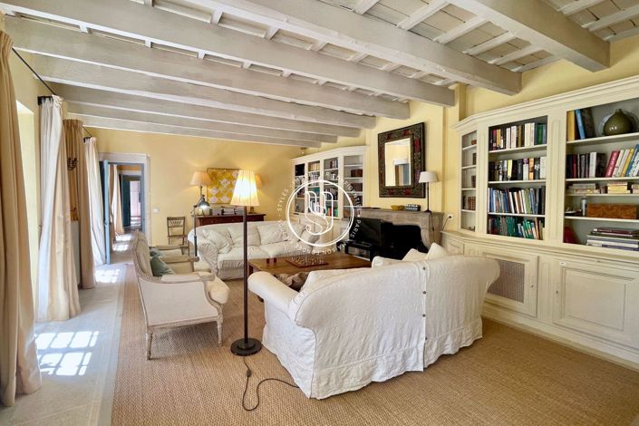 Image No.8-7 Bed House for sale