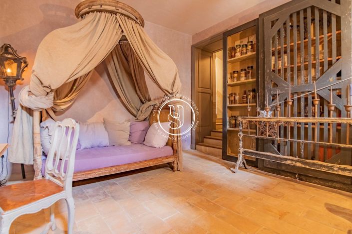 Image No.20-5 Bed House for sale