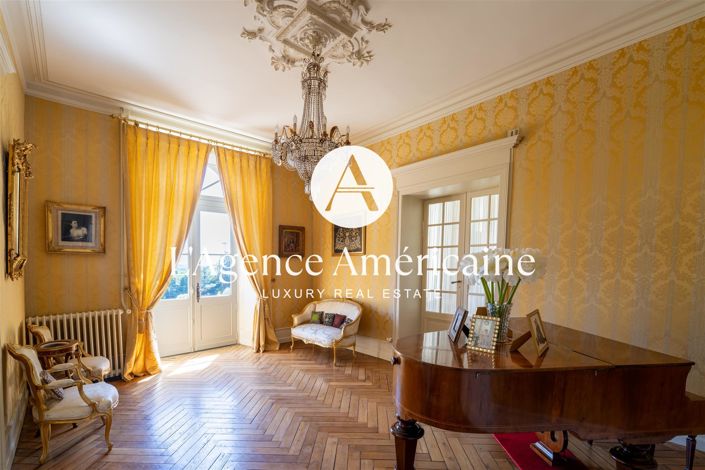 Image No.10-39 Bed Property for sale