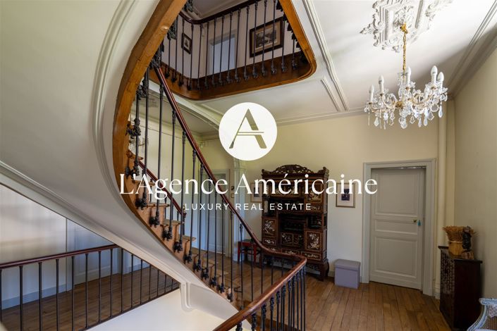 Image No.11-39 Bed Property for sale