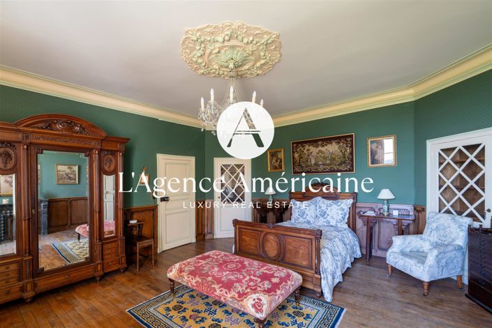 Image No.12-39 Bed Property for sale