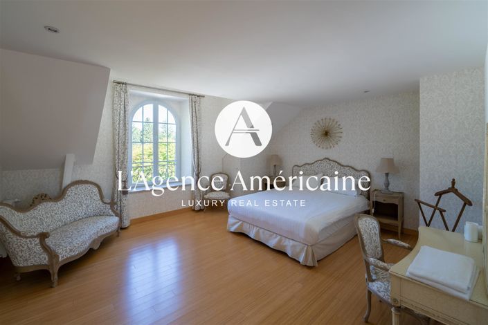 Image No.17-39 Bed Property for sale