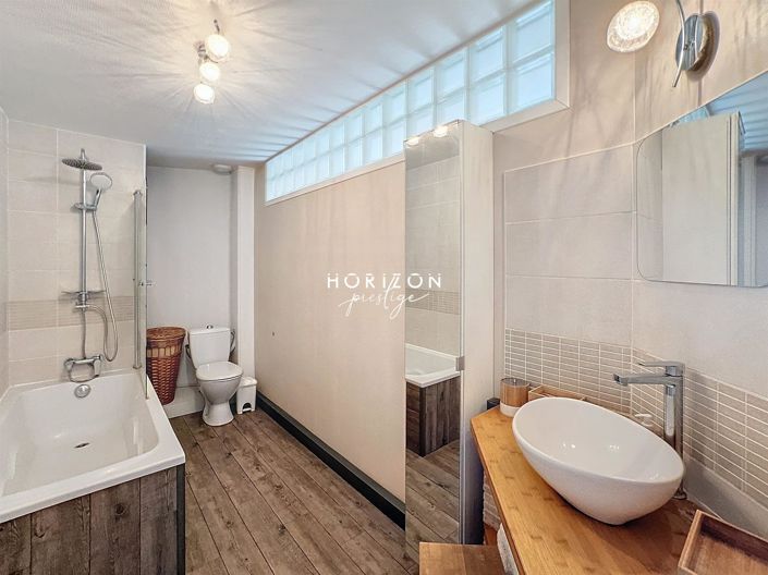 Image No.17-3 Bed Property for sale