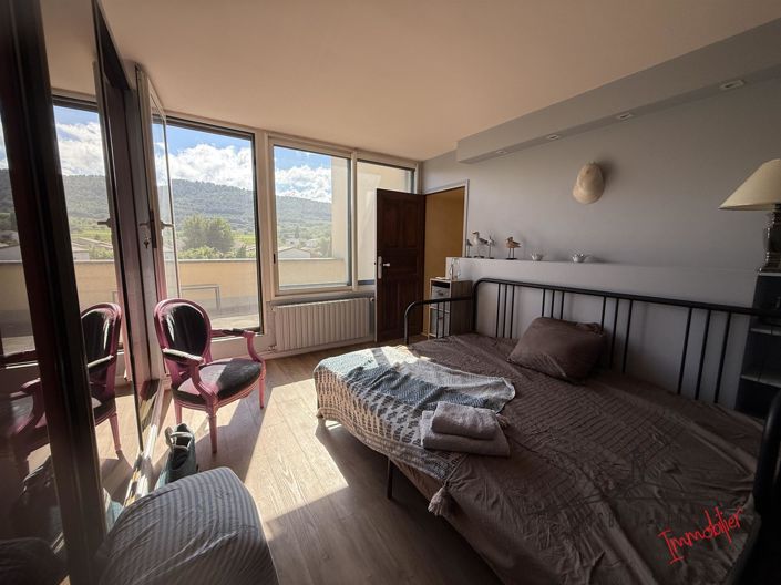 Image No.17-6 Bed House for sale