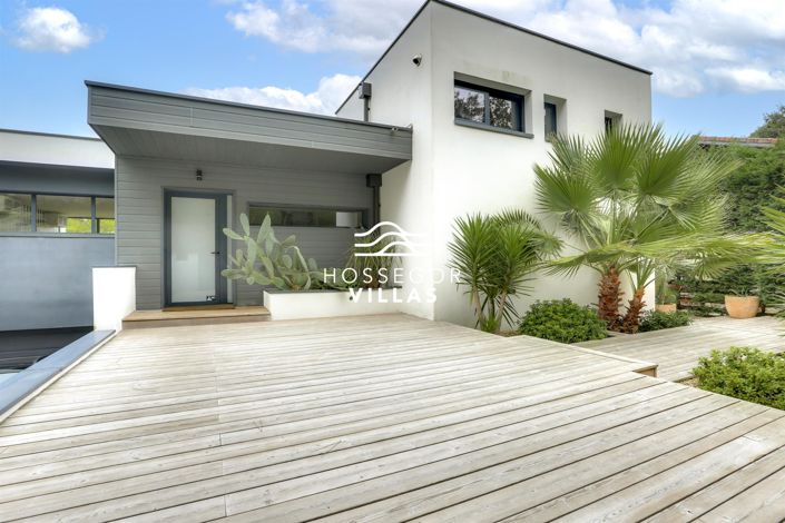 Image No.1-4 Bed House for sale