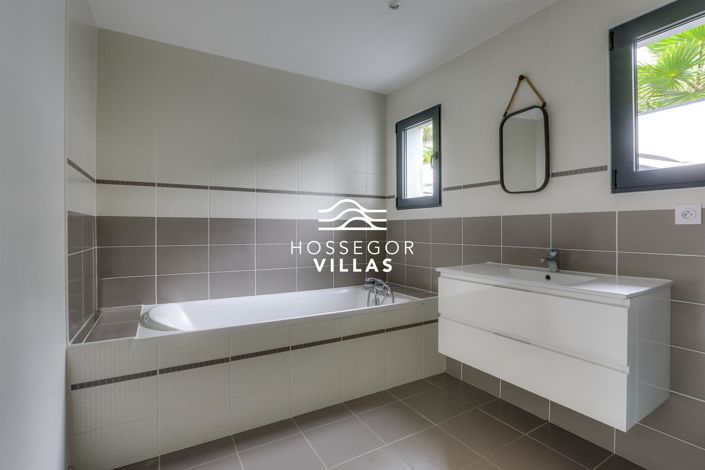 Image No.15-4 Bed House for sale