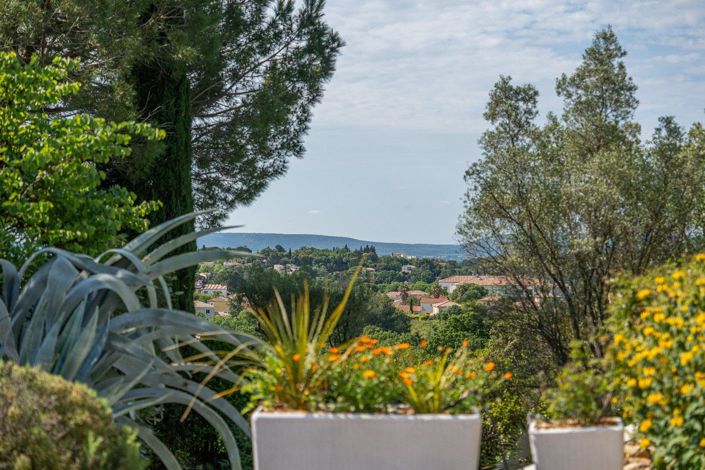 Image No.9-5 Bed House for sale