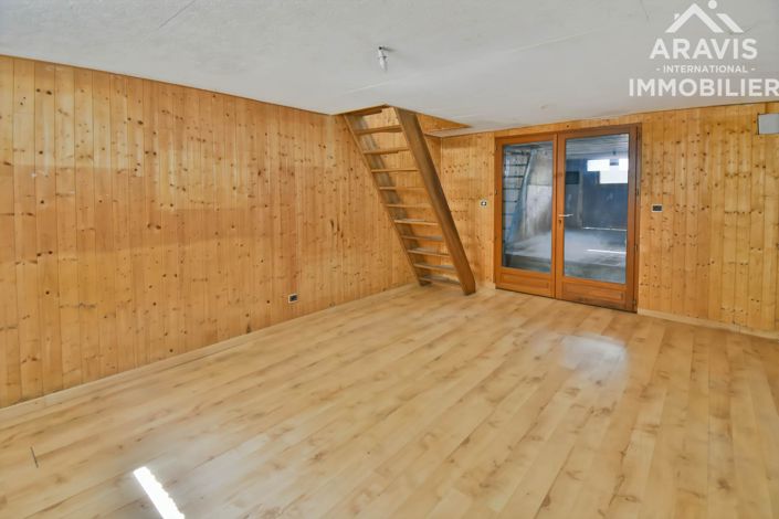 Image No.11-1 Bed House for sale