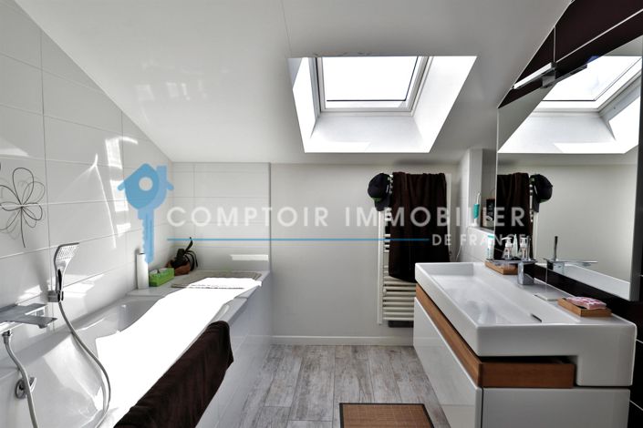 Image No.10-3 Bed House for sale