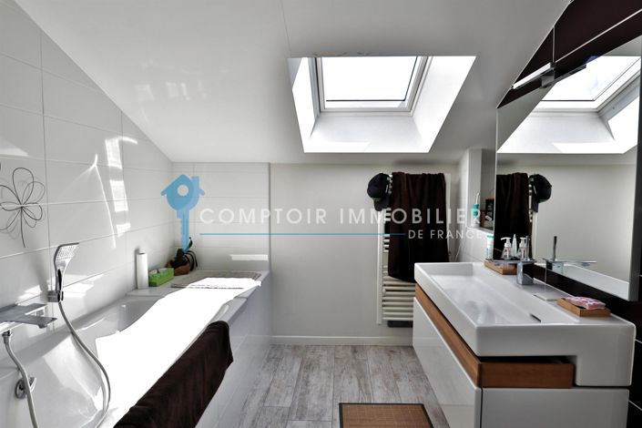 Image No.10-3 Bed House for sale