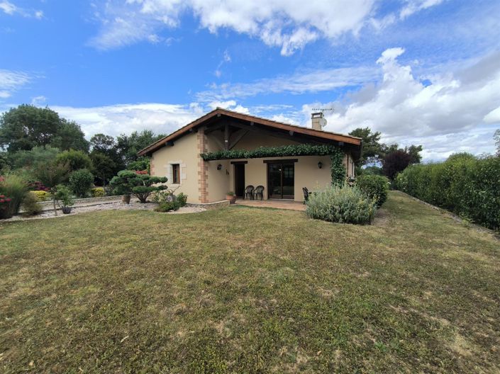 Image No.1-4 Bed House for sale