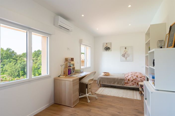 Image No.20-5 Bed House for sale