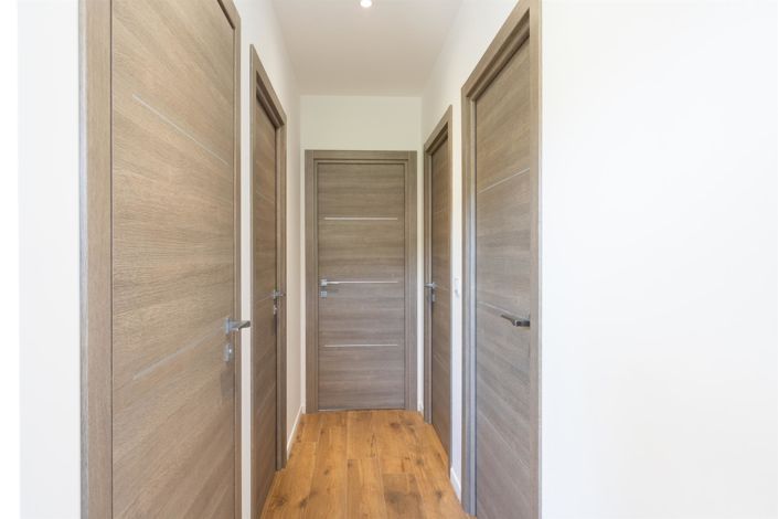 Image No.27-5 Bed House for sale