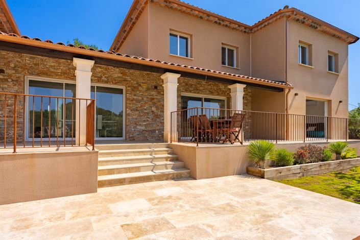 Image No.30-5 Bed House for sale