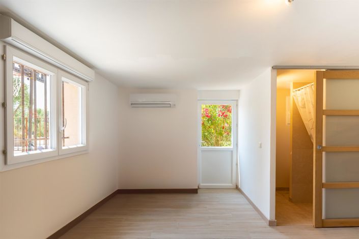 Image No.36-5 Bed House for sale