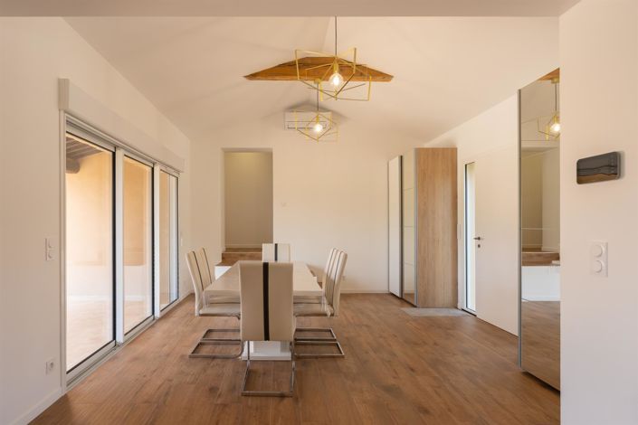 Image No.37-5 Bed House for sale