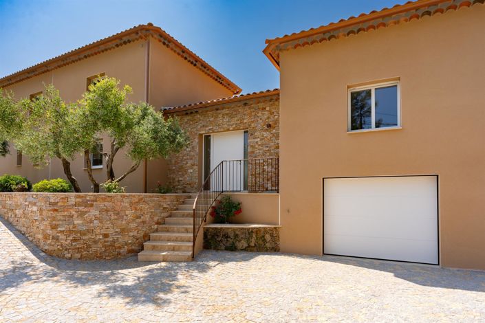 Image No.40-5 Bed House for sale