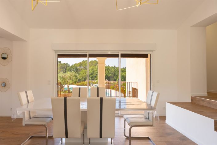 Image No.6-5 Bed House for sale