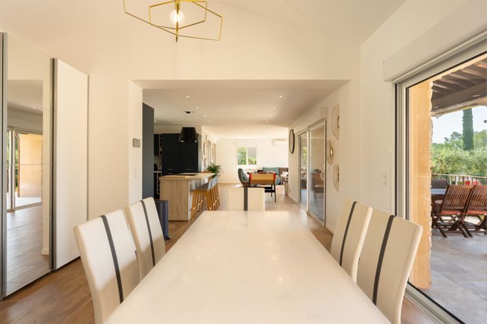 Image No.9-5 Bed House for sale