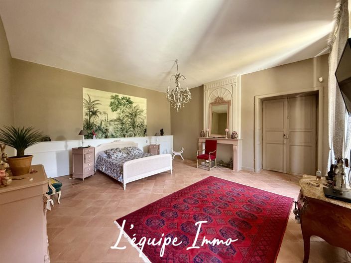 Image No.13-6 Bed Property for sale